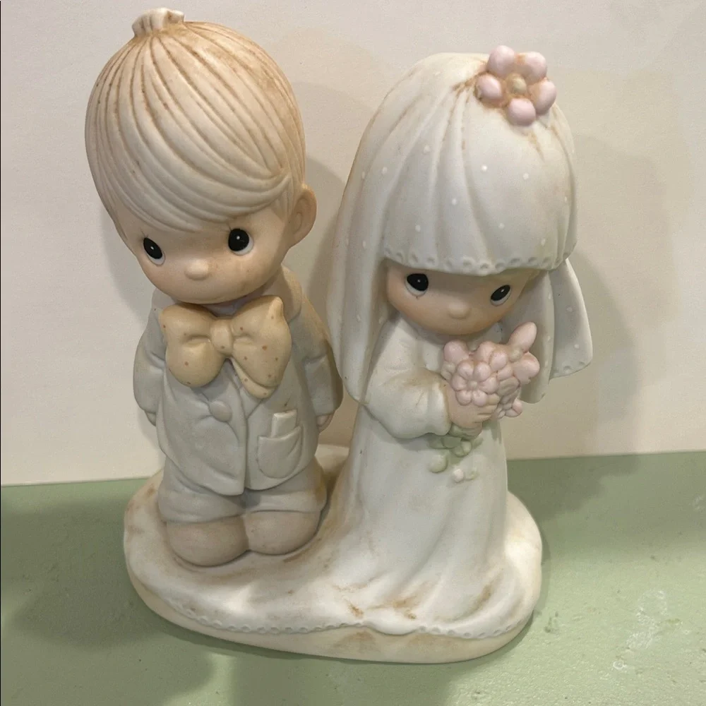 Charming precious moments Wedding Couple Figurine - Cream and Pink